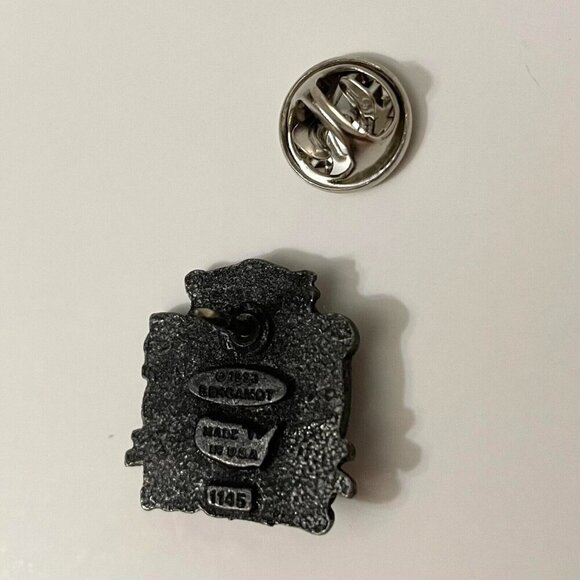 Vtg Bergamot Jack Daniels Red Dog Saloon Hat Lapel Pin - Picture 5 of 8